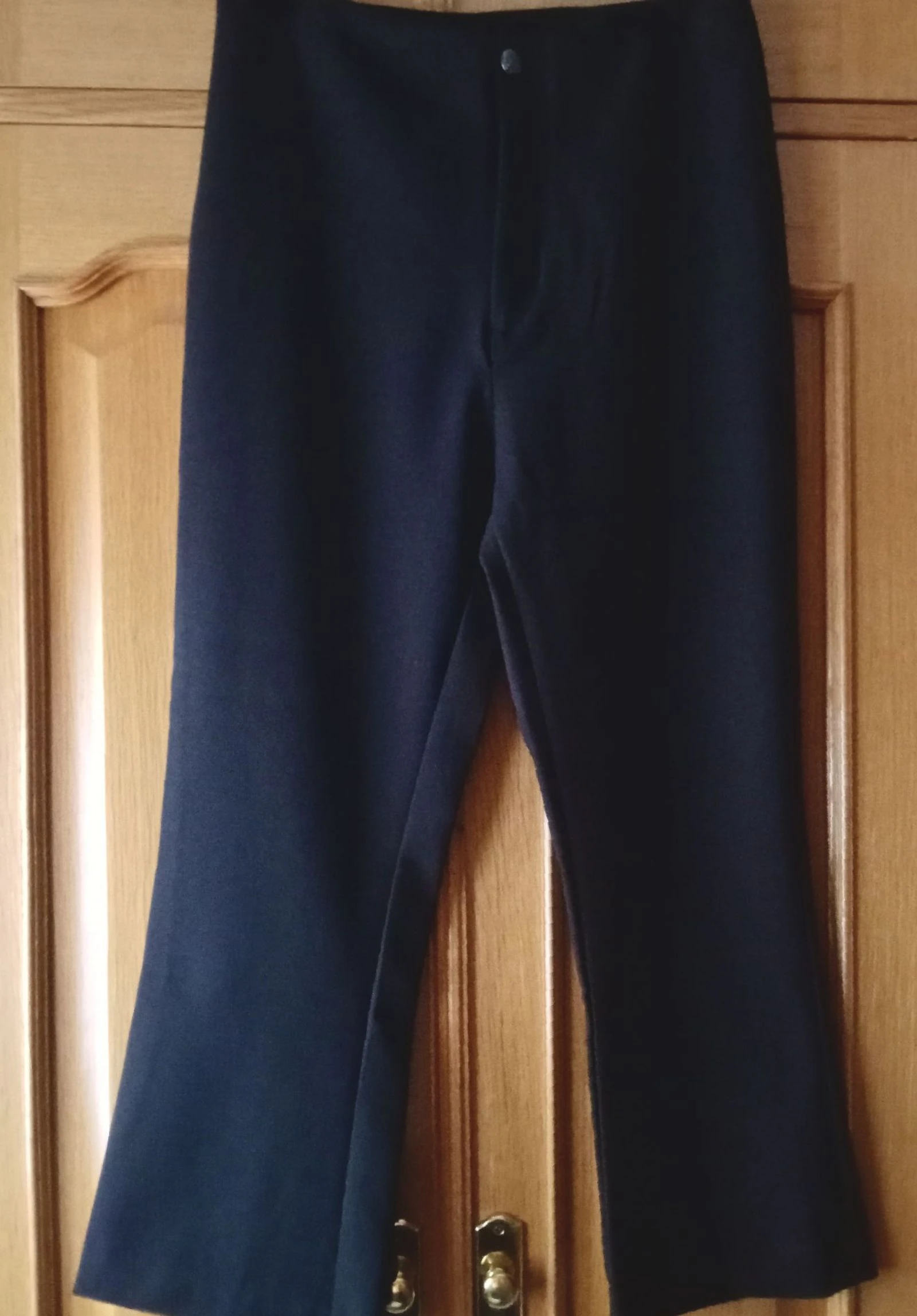 Pantalón pirata acampanado negro Lefties talla 40/L  en muy buen estado - Cintura alta